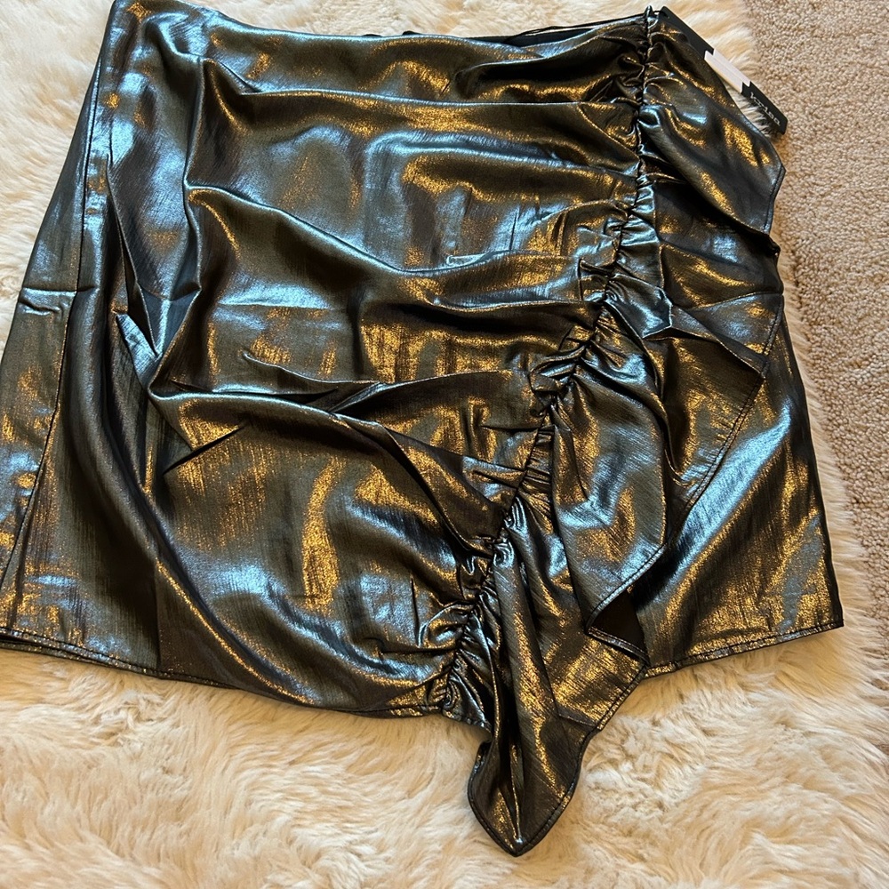 Krisa Metallic Seymour Ruffle Skirt NWT Size Medium